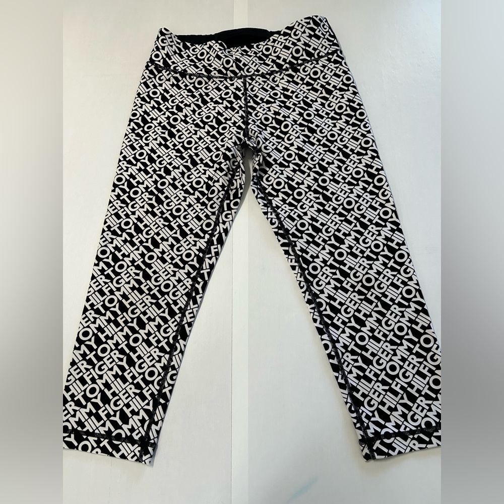 Tommy Hilfiger women’s size M Capri leggings with logo print black-and-white